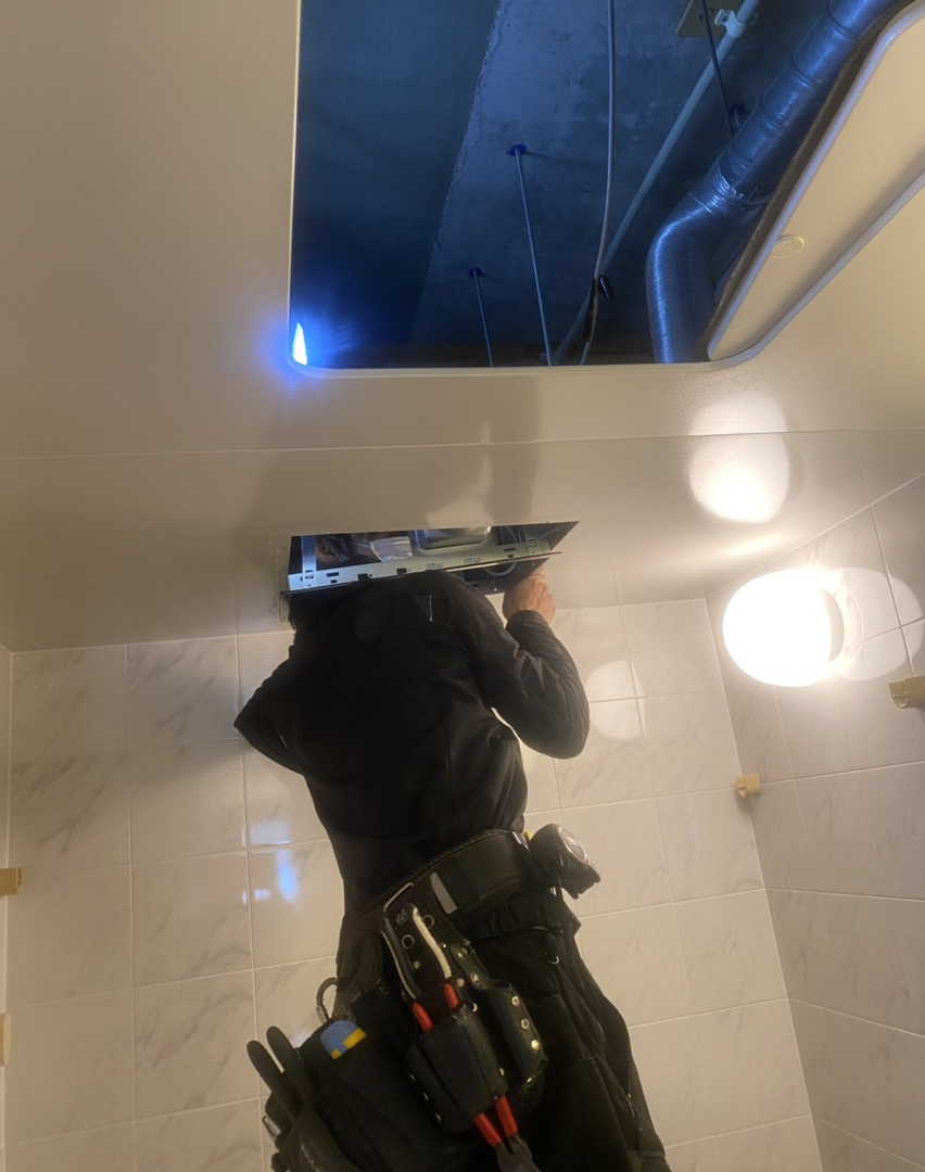 浴室暖房換気扇取り付け作業